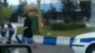 فیلم کتک زدن و ضرب و شتم یک جوان در میدان کارآموزی انزلی توسط مامور