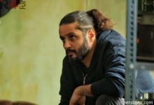 مهران رنجبر در حال تمرین بازی بیلیارد با موهای افشون – ایران فور فان