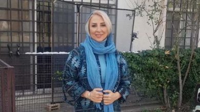 مرجانه گلچین و برادرش بر مزار دختر عمویش نادیا دلدار گلچین – ایران فور فان