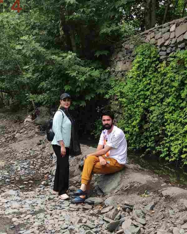 نیلوفر شهیدی و همسرش در طبیعت