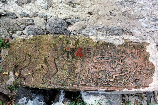 (عکس) کشف کتیبه فارسی «شیرِ شمشیر به‌دست» در ارمنستان