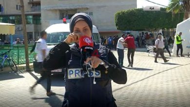 ببینید | لحظه بیهوش‌شدن خبرنگار العالم در غزه هنگام پخش زنده –   ایران فورفان