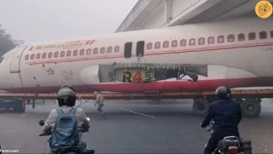 گیر افتادن هواپیمای غول پیکر زیر یک پل در هند! + فیلم –   ایران فورفان