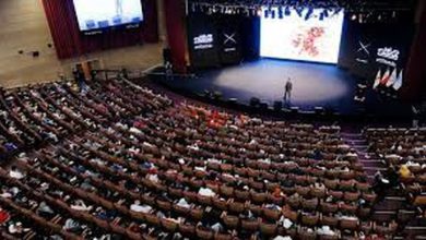 عکس خنده دار از صندلی‌های برج میلاد در یک کنسرت ۷۰۰ هزار تومانی! –   ایران فورفان